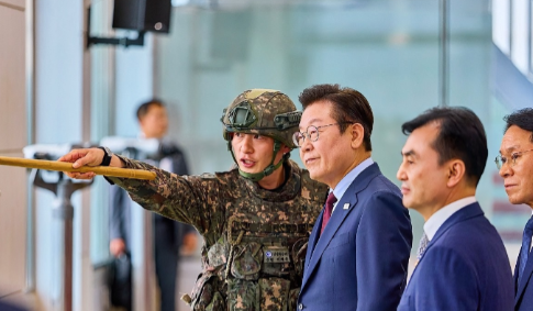 不要美军了，韩国要独立！看来李在明与尹锡悦不一样，我们都被李在明的烟雾弹欺骗了。