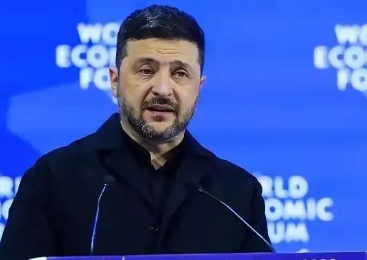 泽连斯基越打越打越有经验了。他竟然开始警告俄罗斯，胆敢在格陵兰岛附近海域活动，乌