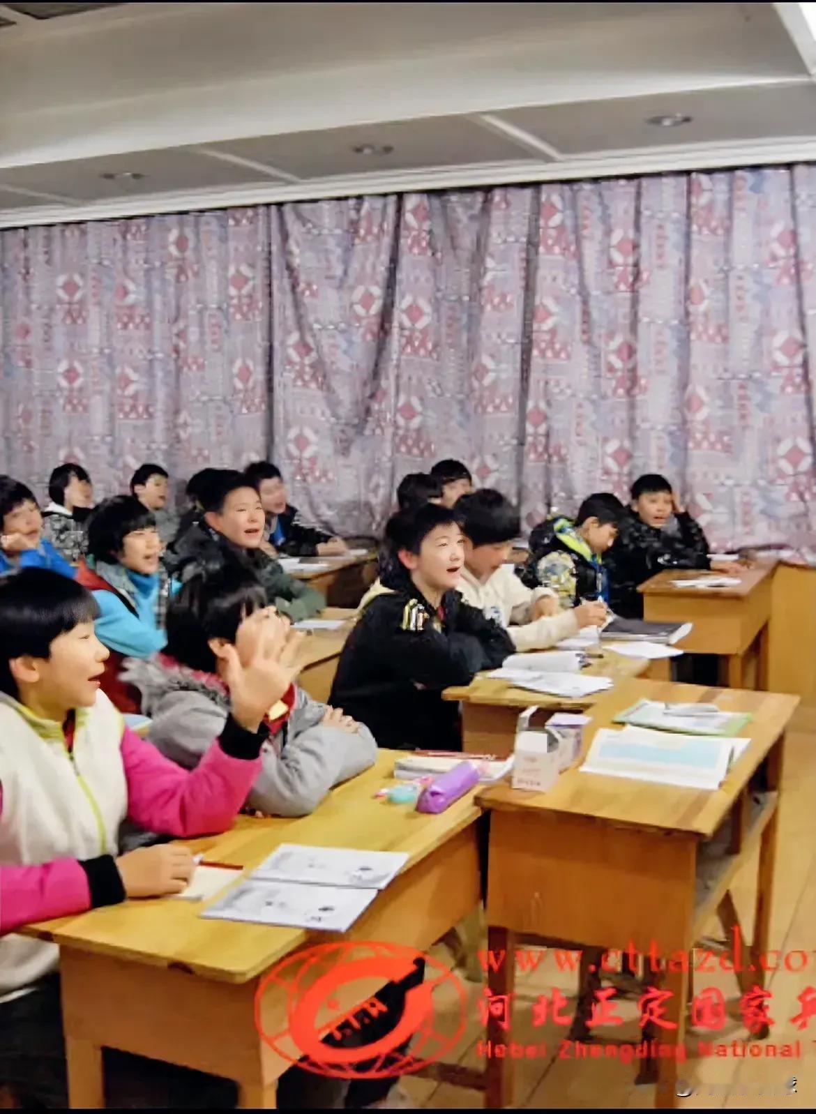 一组莎莎在正定乒乓球训练基地的照片：都是懵懂的少年都有一张天真的笑脸白居易