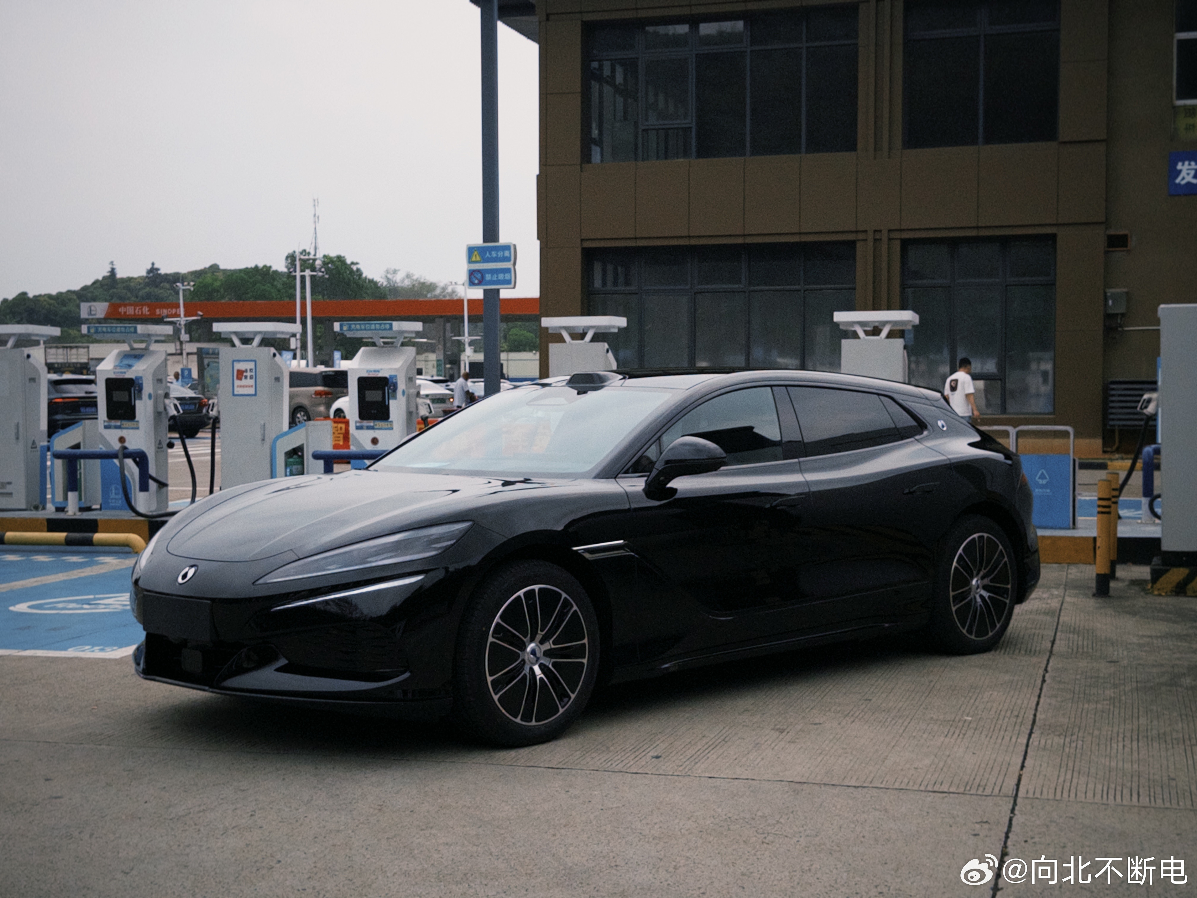 一千公里的腾势Z9gt拿到手了，接下来咱们好好实测一下续航和充电补能从深圳一