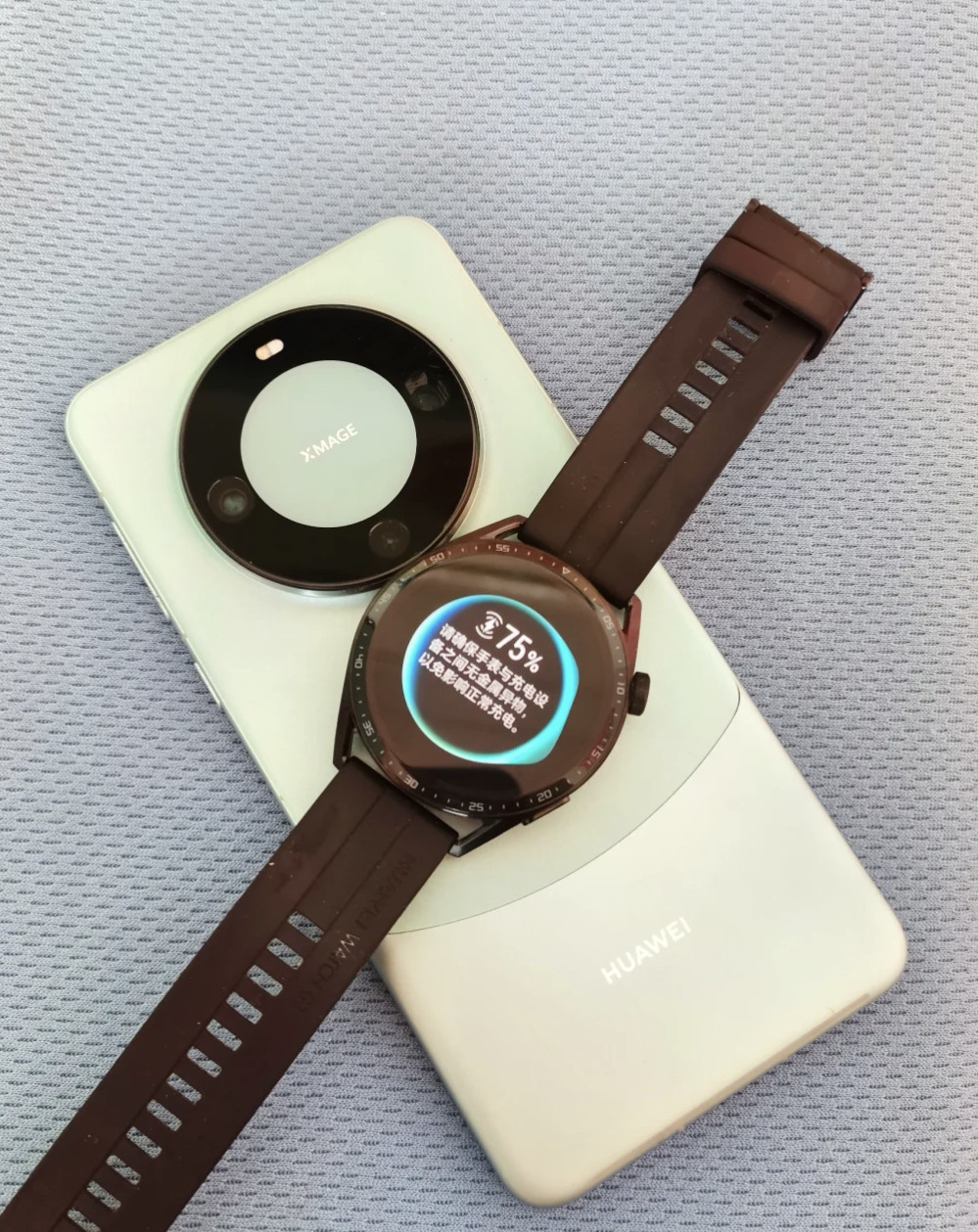 哪些手机功能是厂商一厢情愿简单说两个吧，一个是手机反向充电，比如给耳机、手表这些