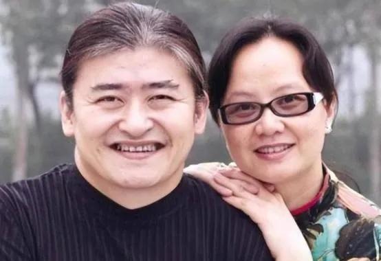 1987年，刘欢对主播卢璐一见倾心，相识9天就决意成婚。谁知前往领证之际，