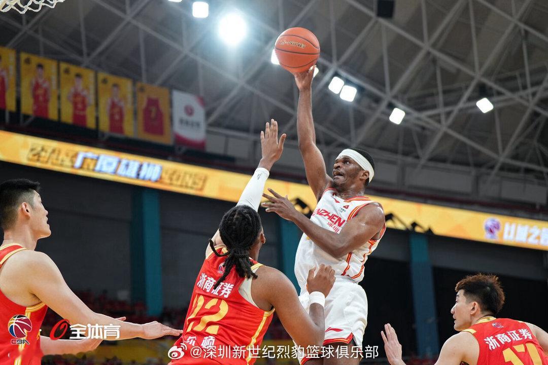 广厦男篮vs深圳男篮85-92，缺少“小孩哥”史密斯的深圳马可波罗，拼到最后一