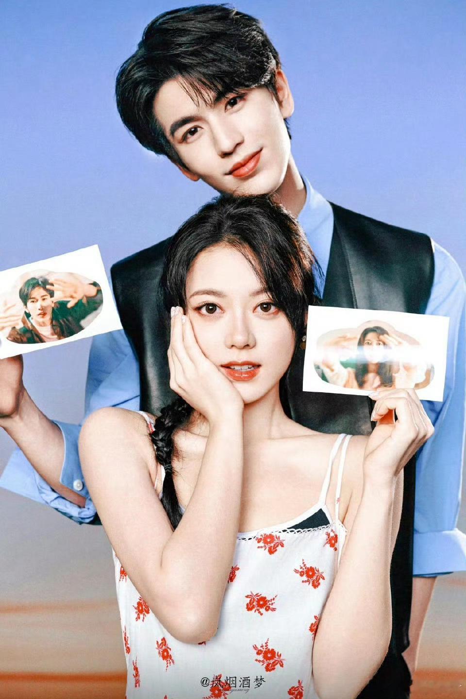 赵今麦这跟骑鸵鸟有什么区别赵今麦走路自带风！这大步流星的架势，说骑鸵鸟真的没毛病