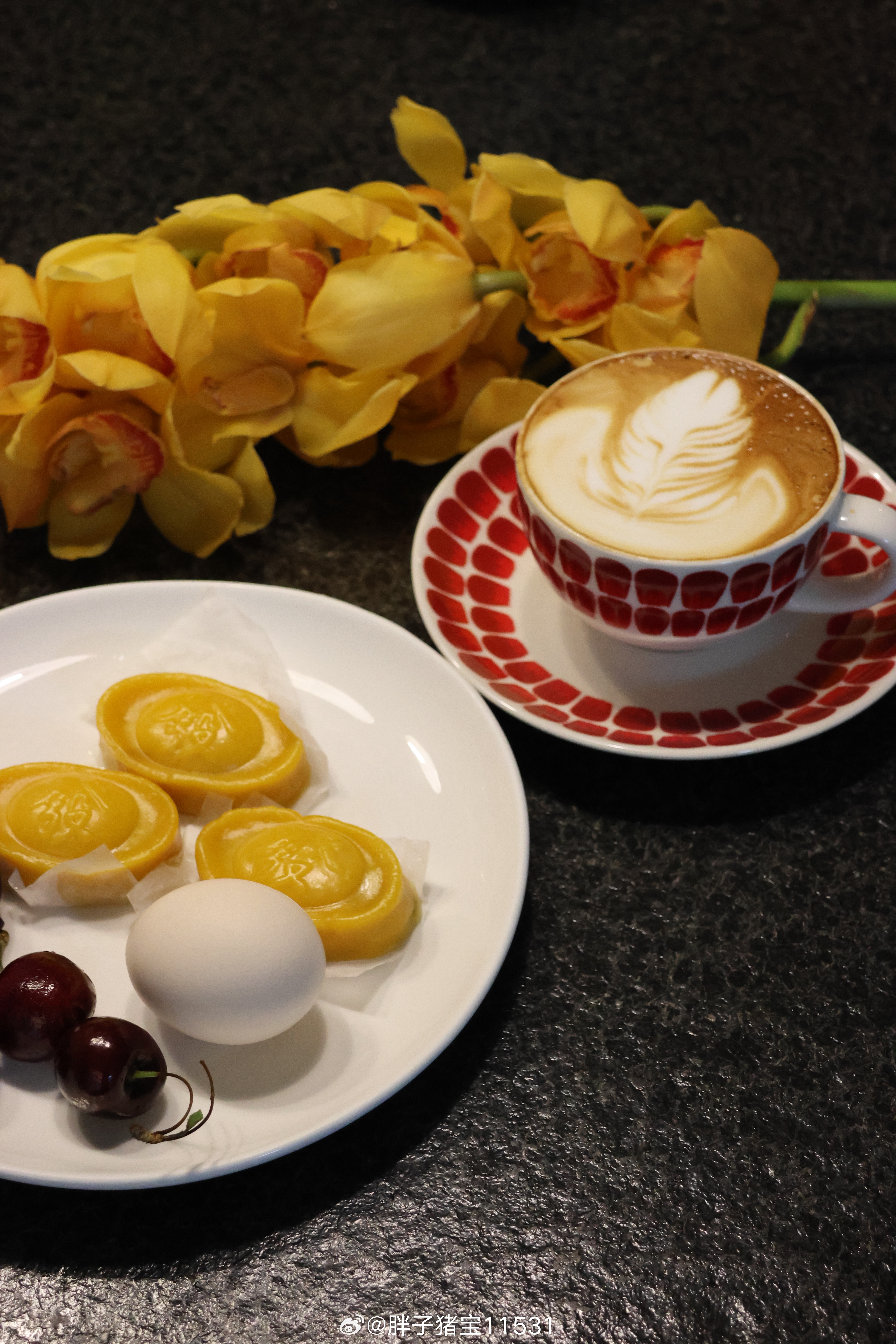 真开心，咱也是有年终奖的人了。这两年我的目标就是别说养家，至少自己要能养活自己。