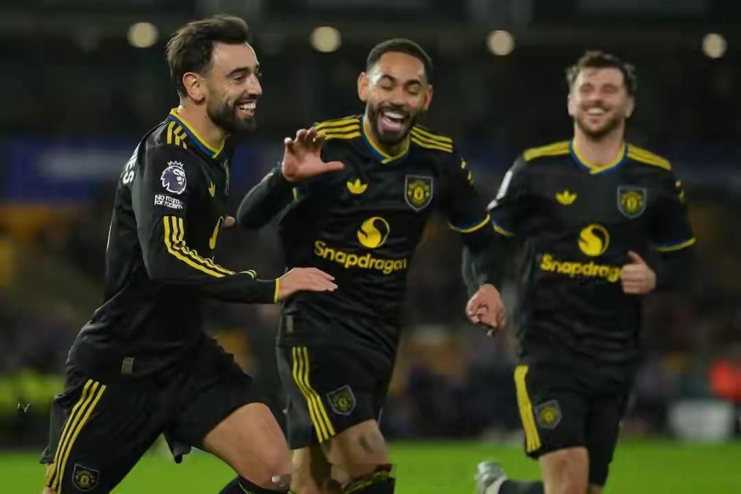 一战成名！曼联19岁中卫闪耀英超硬生生从约罗手中抢首发英超赛场见证励志逆袭！1