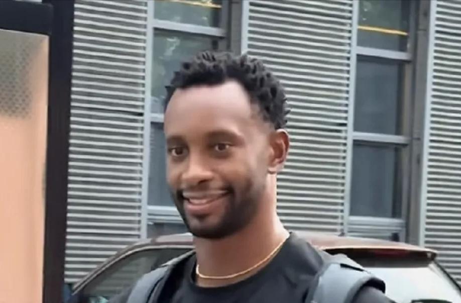 弗格迅速融入广东男篮！近期，有广东媒体人分享费格现状生活。这位36岁老将对加