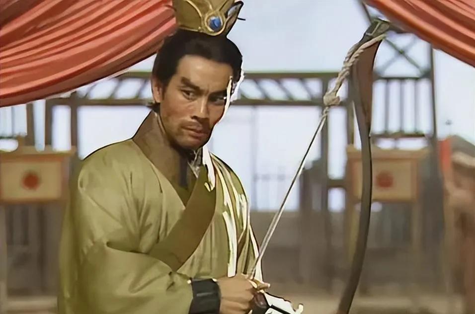 三国里吕布确实猛，虎牢关那一战，十八路诸侯都被他打得没脾气。但能跟他硬刚的可不少