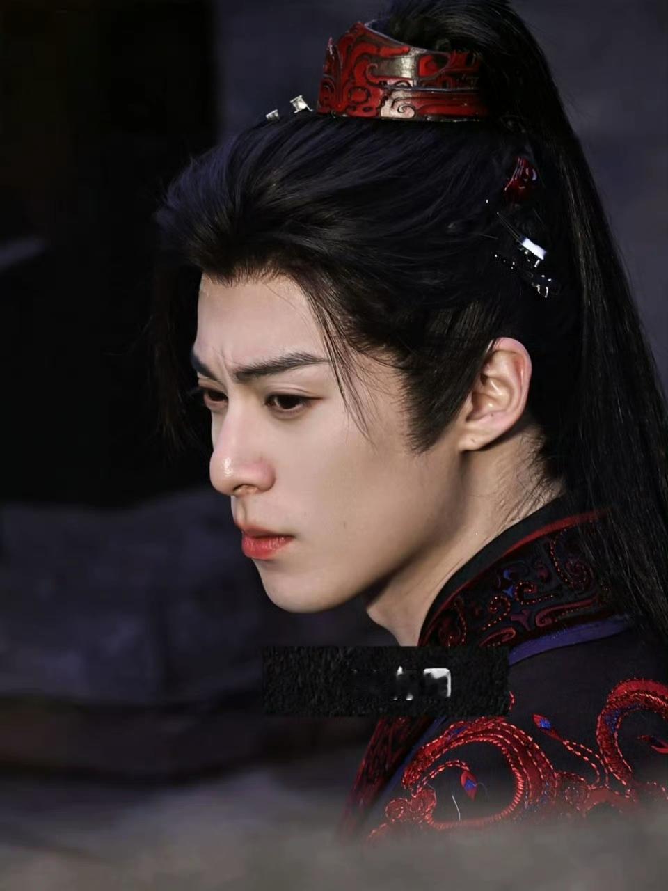 古装能压得住张凌赫的，只有王鹤棣了吧？这可是令人闻风丧胆的代拍生图，生视频截