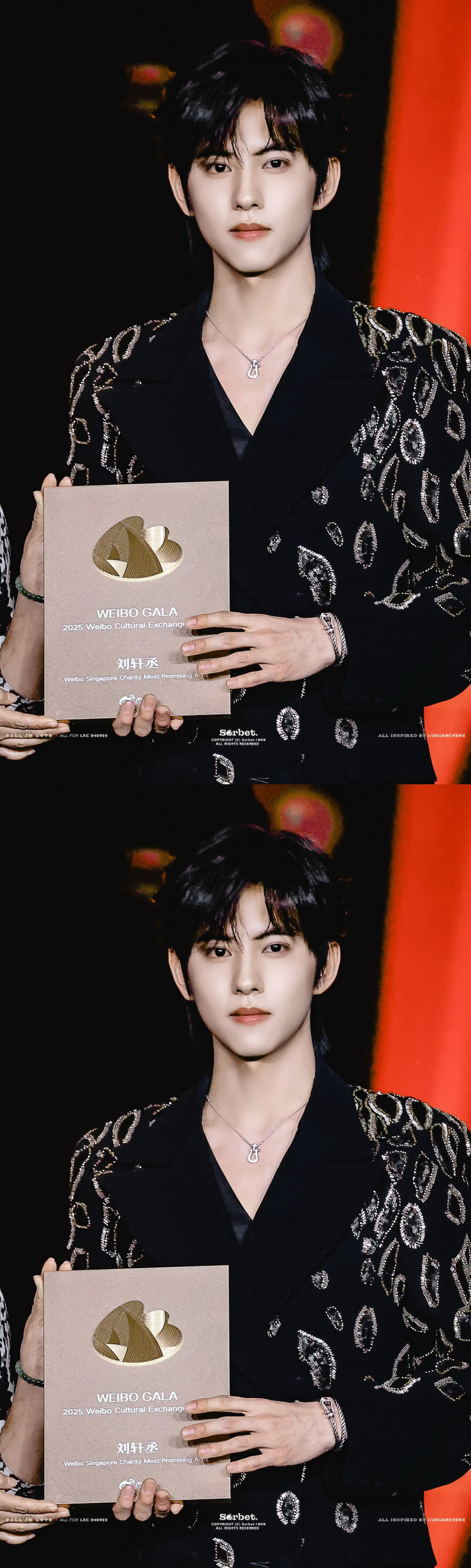 刘轩丞拿奖了，微博新加坡年度慈善最具潜力艺人。他拿这个奖，是实至名归的