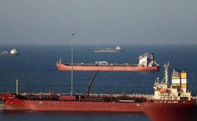 万万没想到，在南海掉头放中国买家鸽子的，是俄罗斯的油轮。满载原油眼看快到山东了