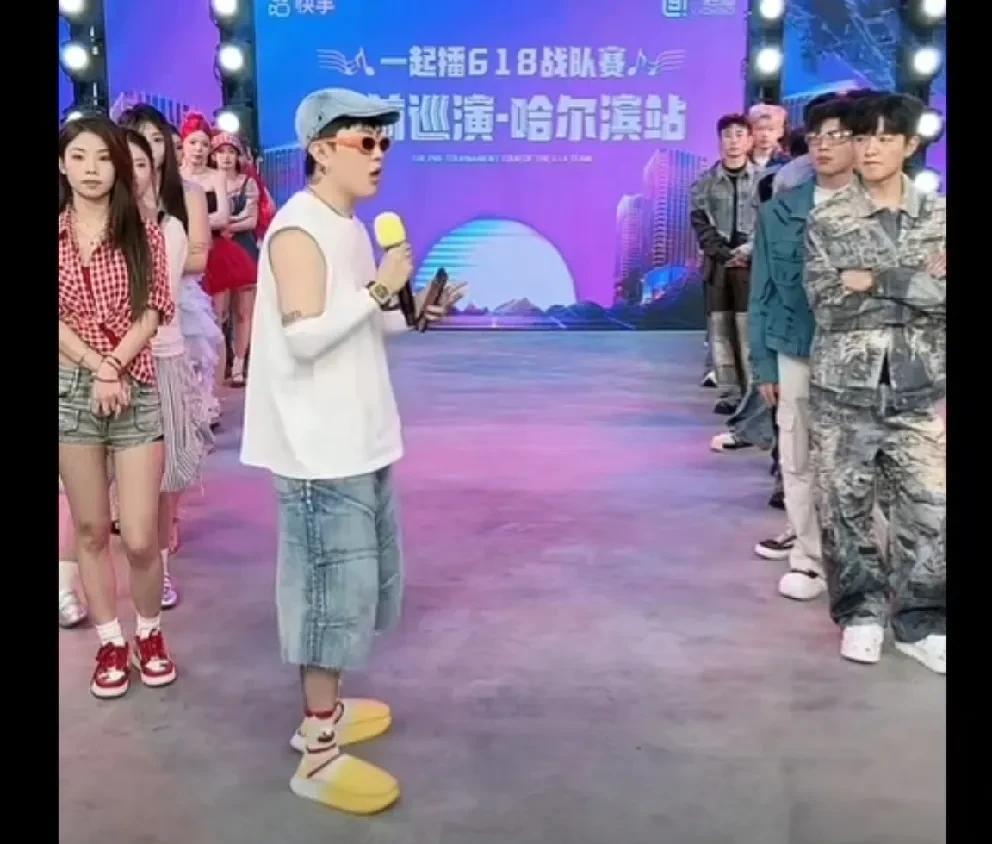 牌牌琦为了巡演压力很大，希望大家多多理解！牌牌琦巡演为