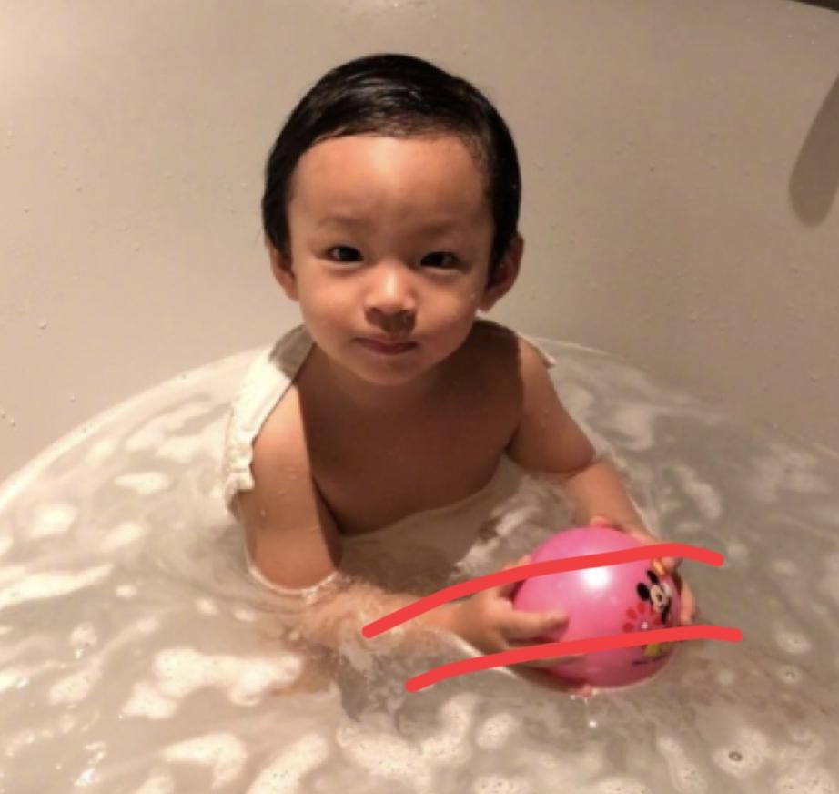 汪小菲和大S的儿子汪希箖已经年满十岁了。人如其名，男孩随妈。汪希箖的长相和他