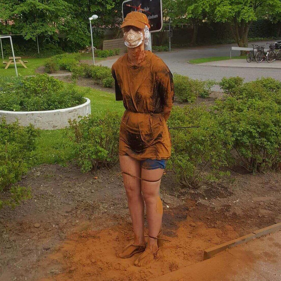 丹麦传统：未婚人士年满25岁时，会被亲朋好友以轻松幽默的方式捆绑起来，并被肉桂粉