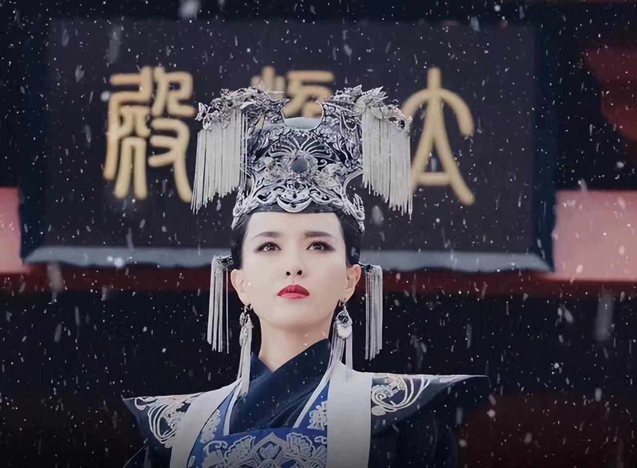 北魏冯太后年轻守寡，一日召太医诊病。太医诊脉后冷汗直流，只称她“操劳过度”，开了