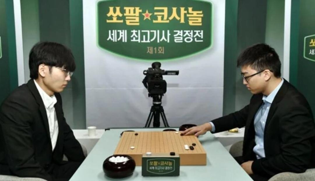 一波三折~幸运半目记世界围棋最高棋士战决赛屠晓宇先拔头筹9月9日，由韩