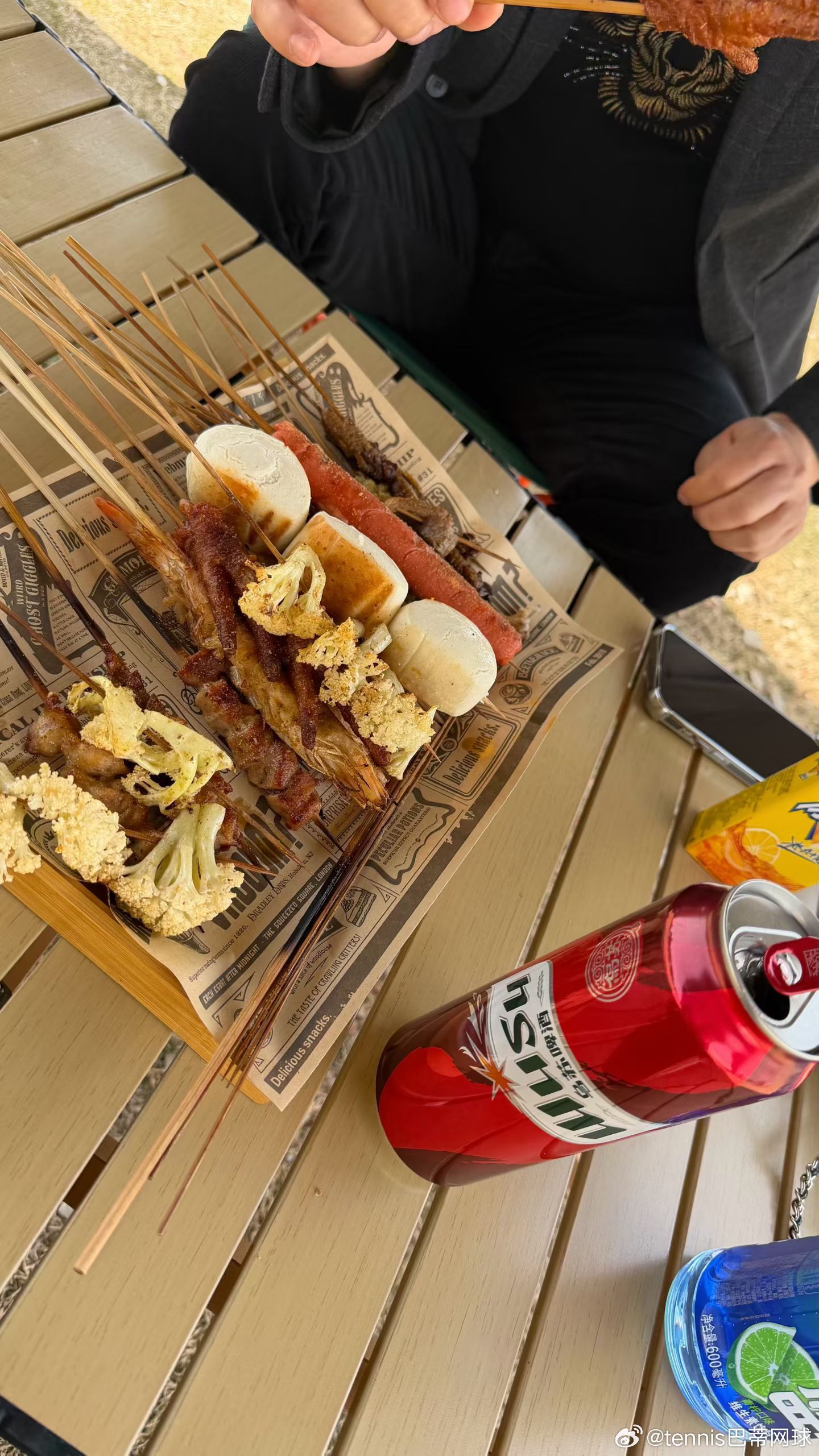 烧烤还是要专业的师傅下午在太湖湾露营，他们烤出来的串串总感觉夹生，果然….失去