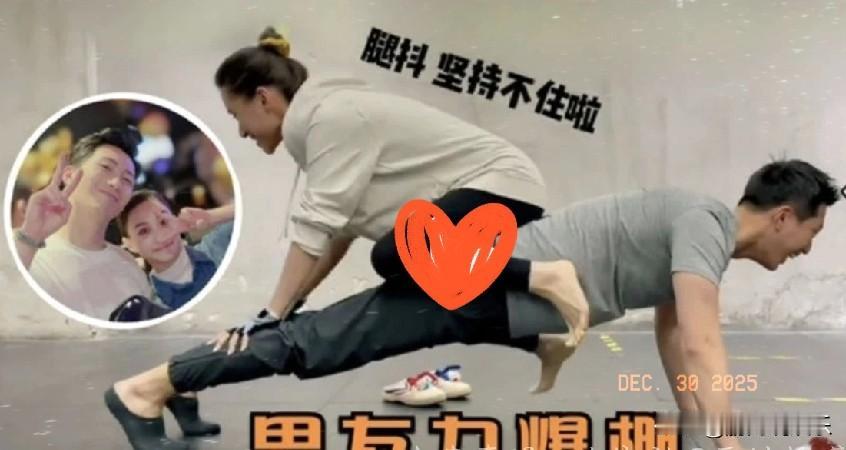 窦骁“人形底座”秀男友力，何超莲笑靥如花撒狗粮！近日，何超莲在社交平台晒出与
