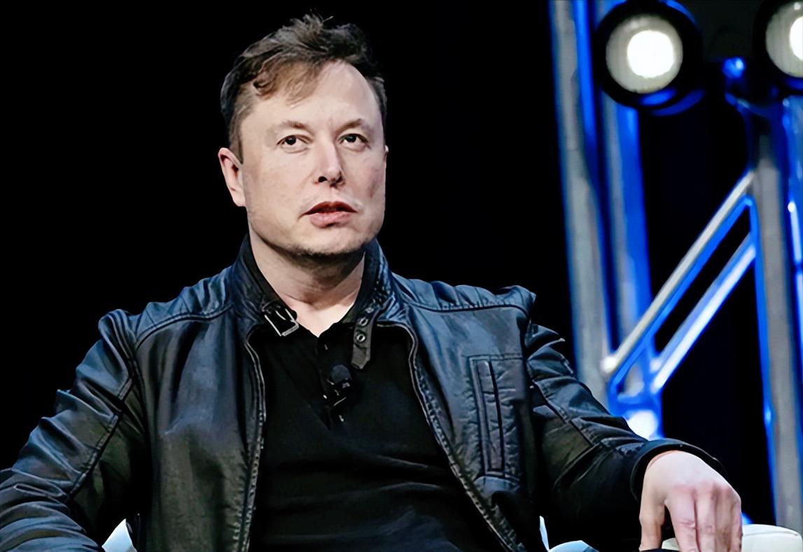 别看马斯克身个身家破8000亿，风光到不行，如今手下不少大佬却都跑了，而他画的大