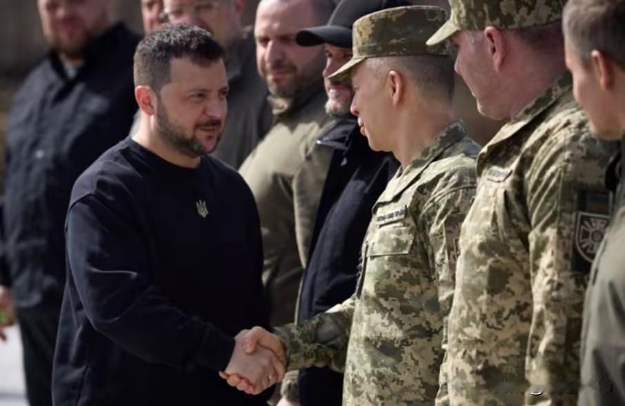 2. 德媒紧急提醒乌克兰：红军城陷落在即再不撤就要人地尽失：红军城濒临陷落，俄