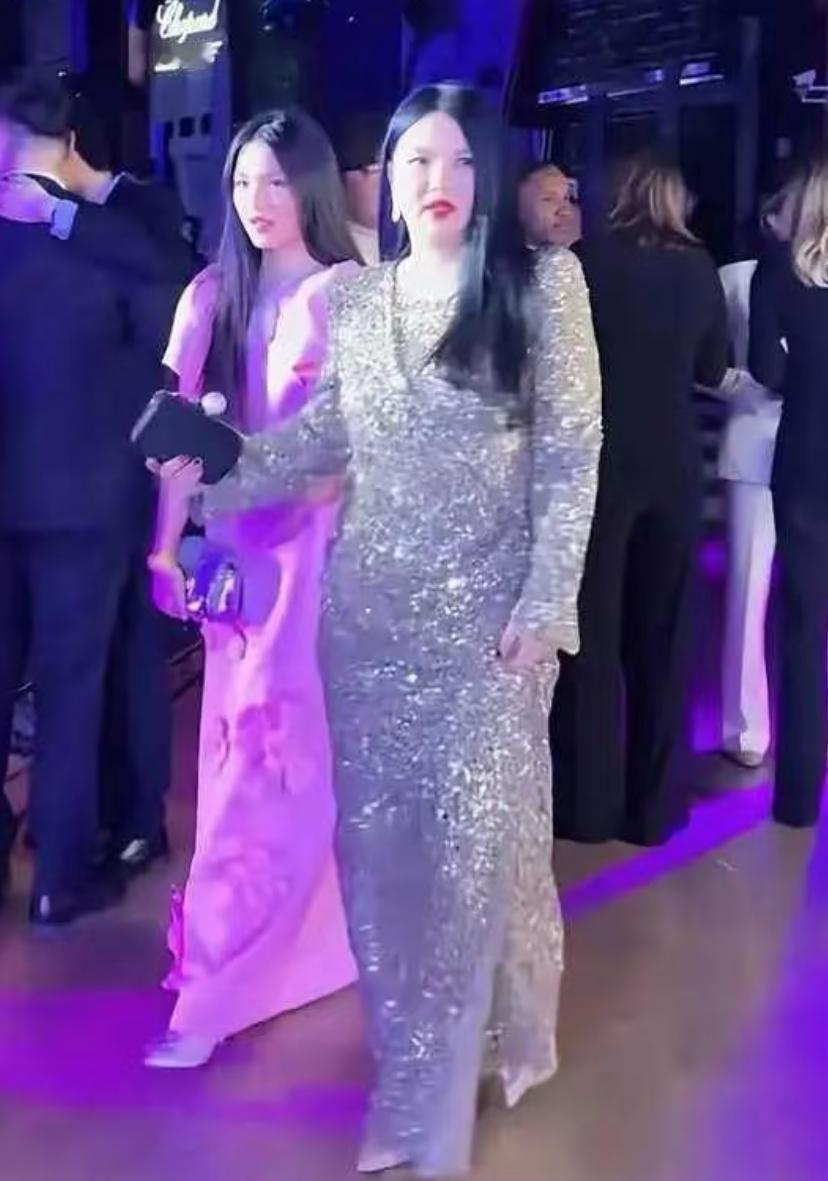 李湘这波操作，不得不让人怀疑身边有高人指点啊想想她之前提前宣布退休，还把财产做