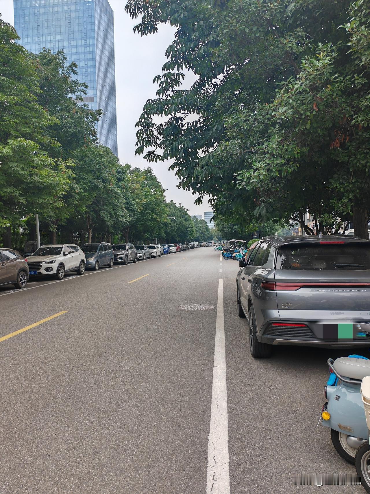 西安私家车主为啥不喜欢往收费停车位上停车，通过半年多的体验，原来是这个原因。