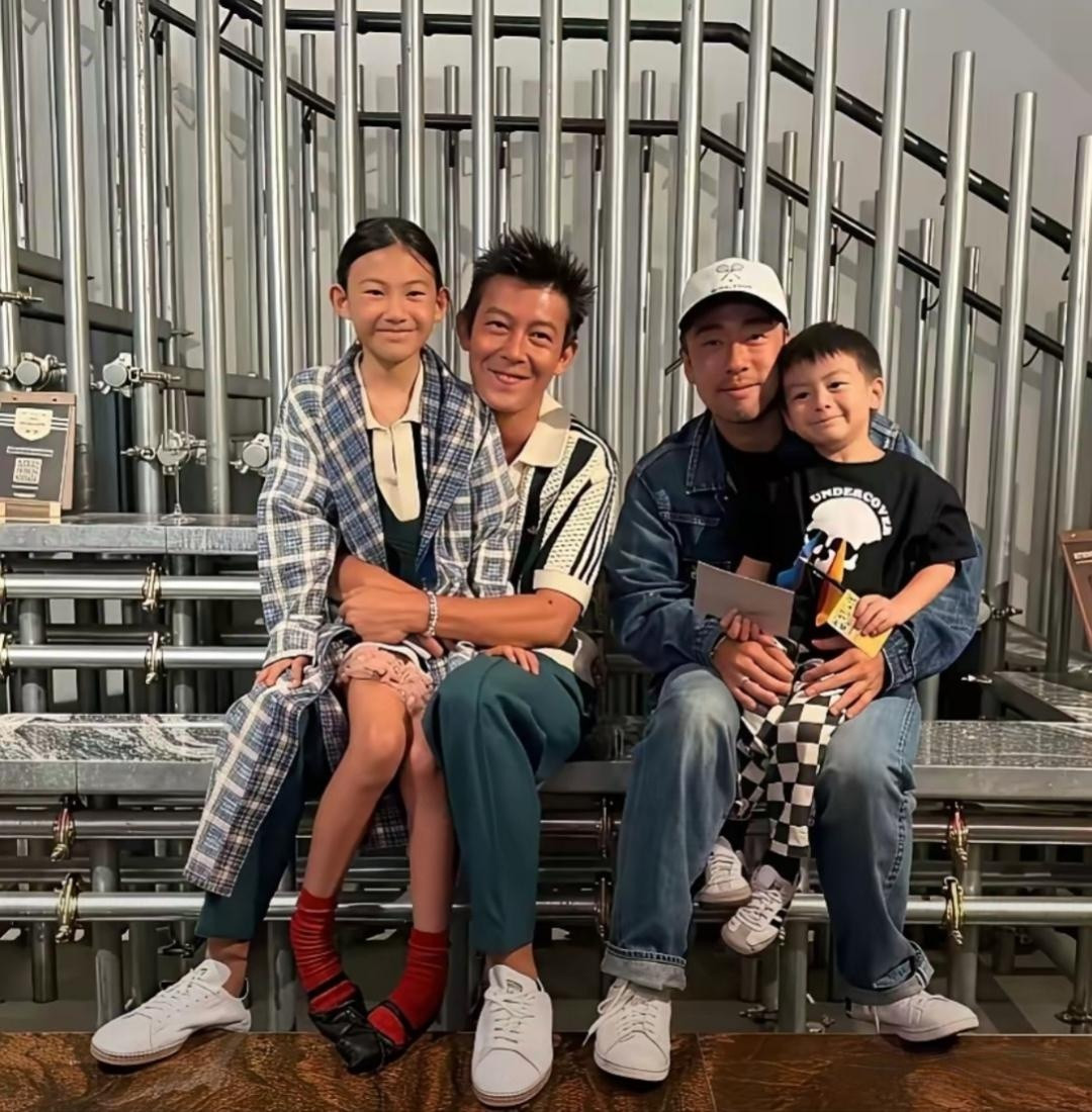 陈冠希的女儿长大了，越来越像爸爸了。