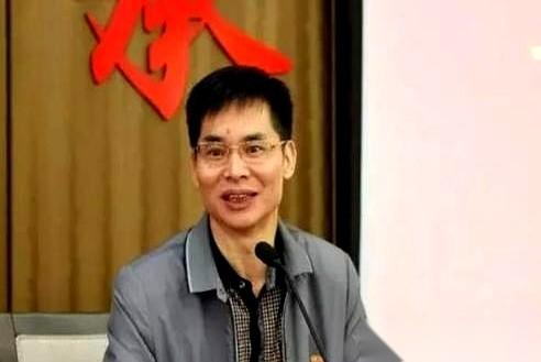 1991年普林斯顿的一个深夜，诺奖得主安德森隔着门缝，死死盯着门外那个“双手插兜