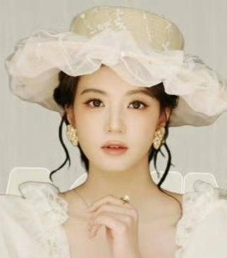 娱乐圈最耐人寻味的瓜，从来都是真假难辨！近日，知名导演许宏宇和演员张雅钦被狗仔实