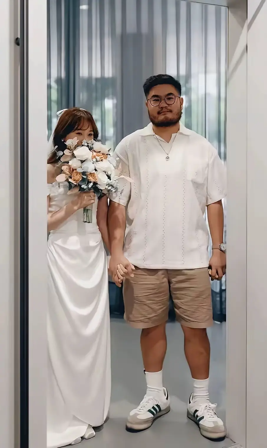 悄悄在这里炫耀一下嫁到了香港谢谢嫁给了一个爱我的老公，他很浪漫哦