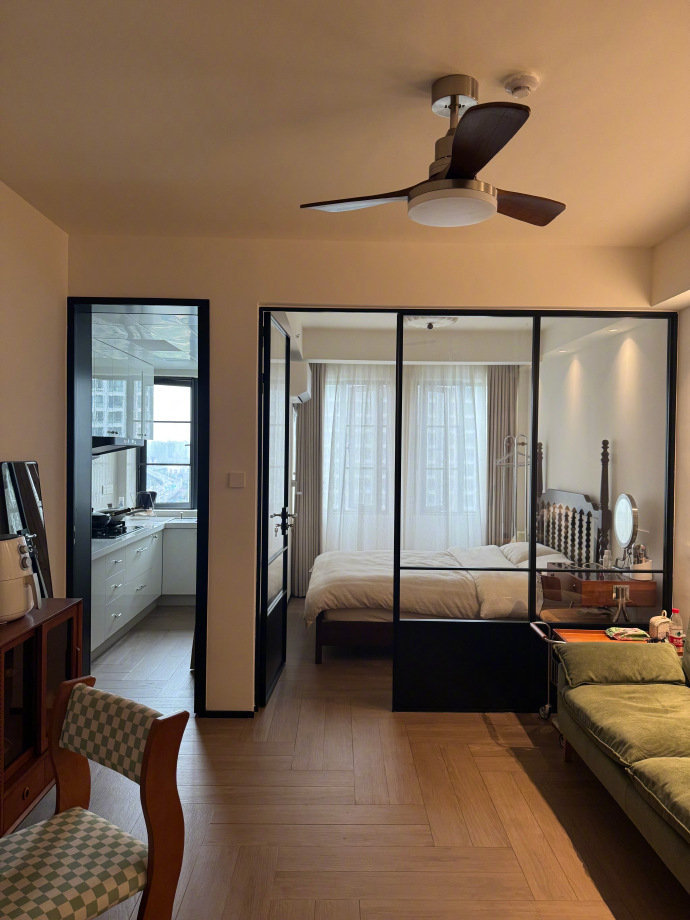 室内33平的一居室，这一个人住不要太舒服..