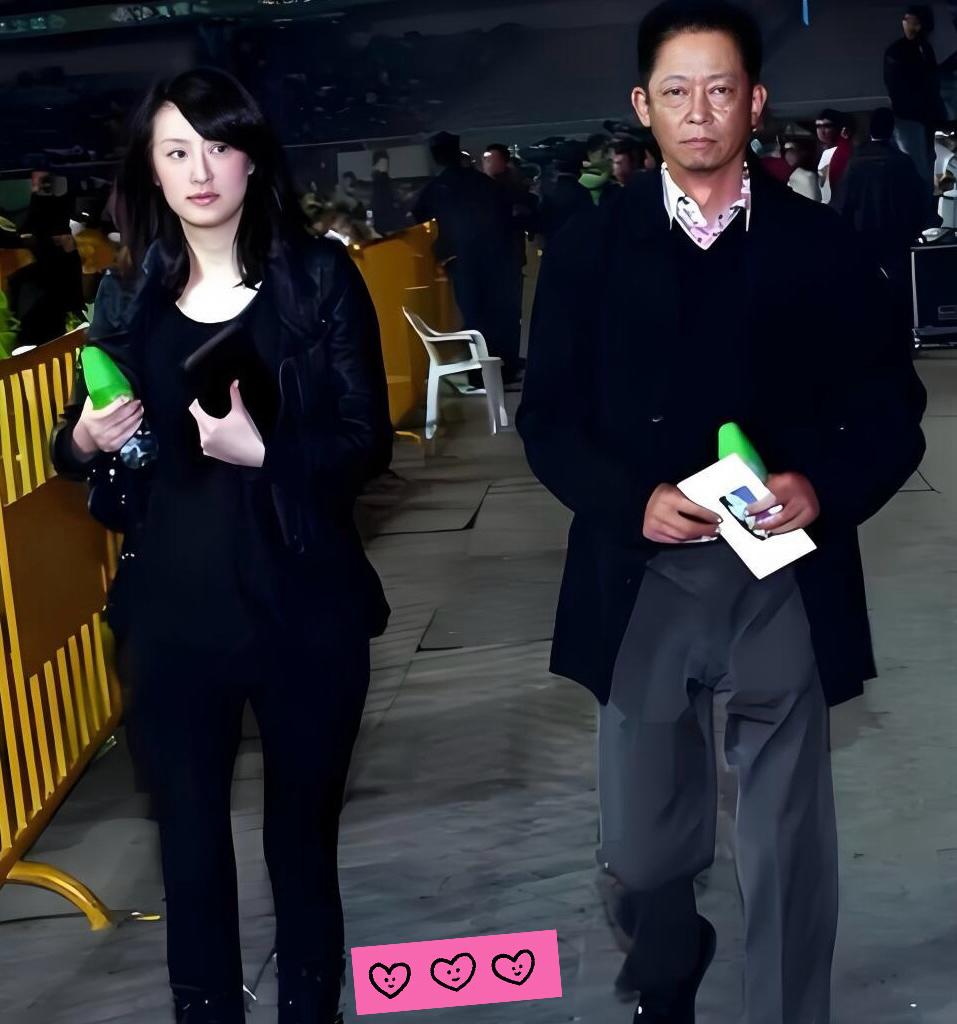 说真的，每次看到王志文和他老婆陈坚红的新闻，都觉得挺感慨的。身家过亿的女