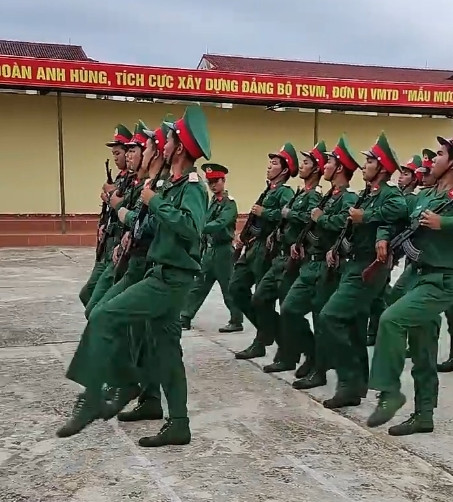 ​越南咬牙苦练正步，为何难敌中国仪仗队风采？三点硬伤暴露无遗！​​