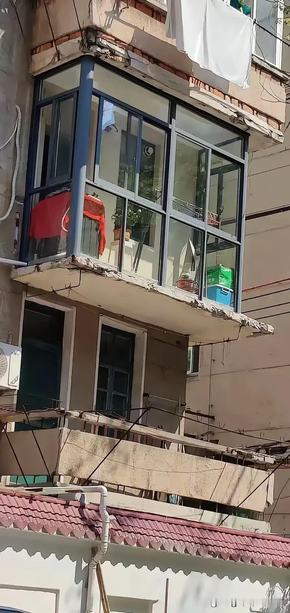 掉阳台不理解又很现实