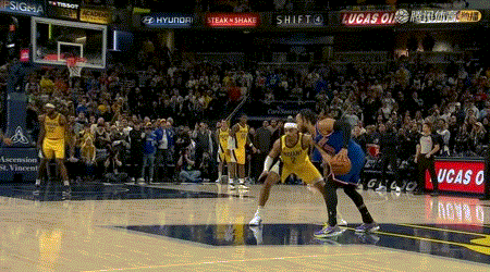 准绝杀！布伦森真是大心脏球员！第四节最后10秒，尼克斯队以111-113落后