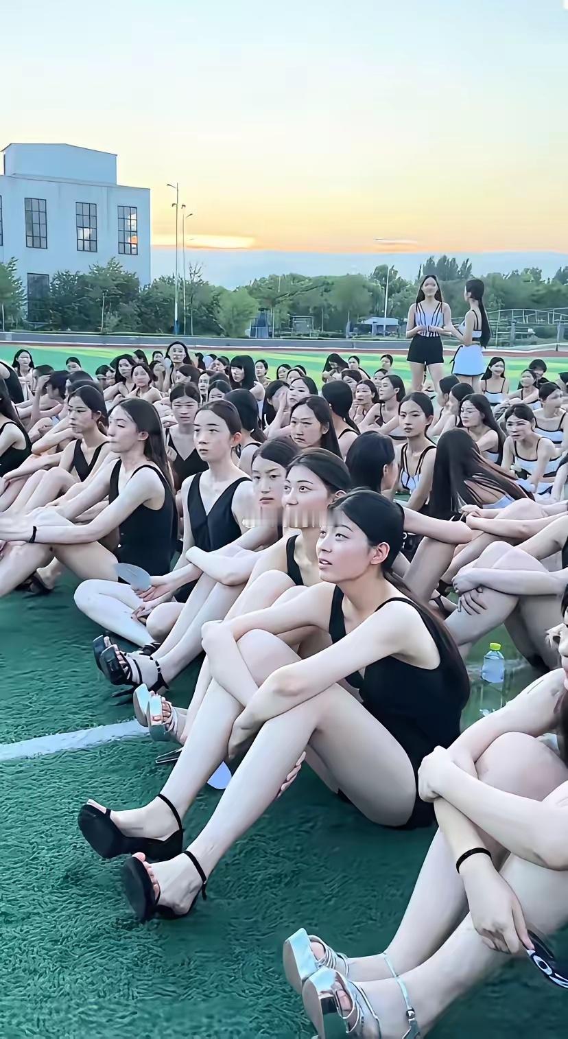 这才是正常颜值水平，别被网上P图给洗脑了​​​