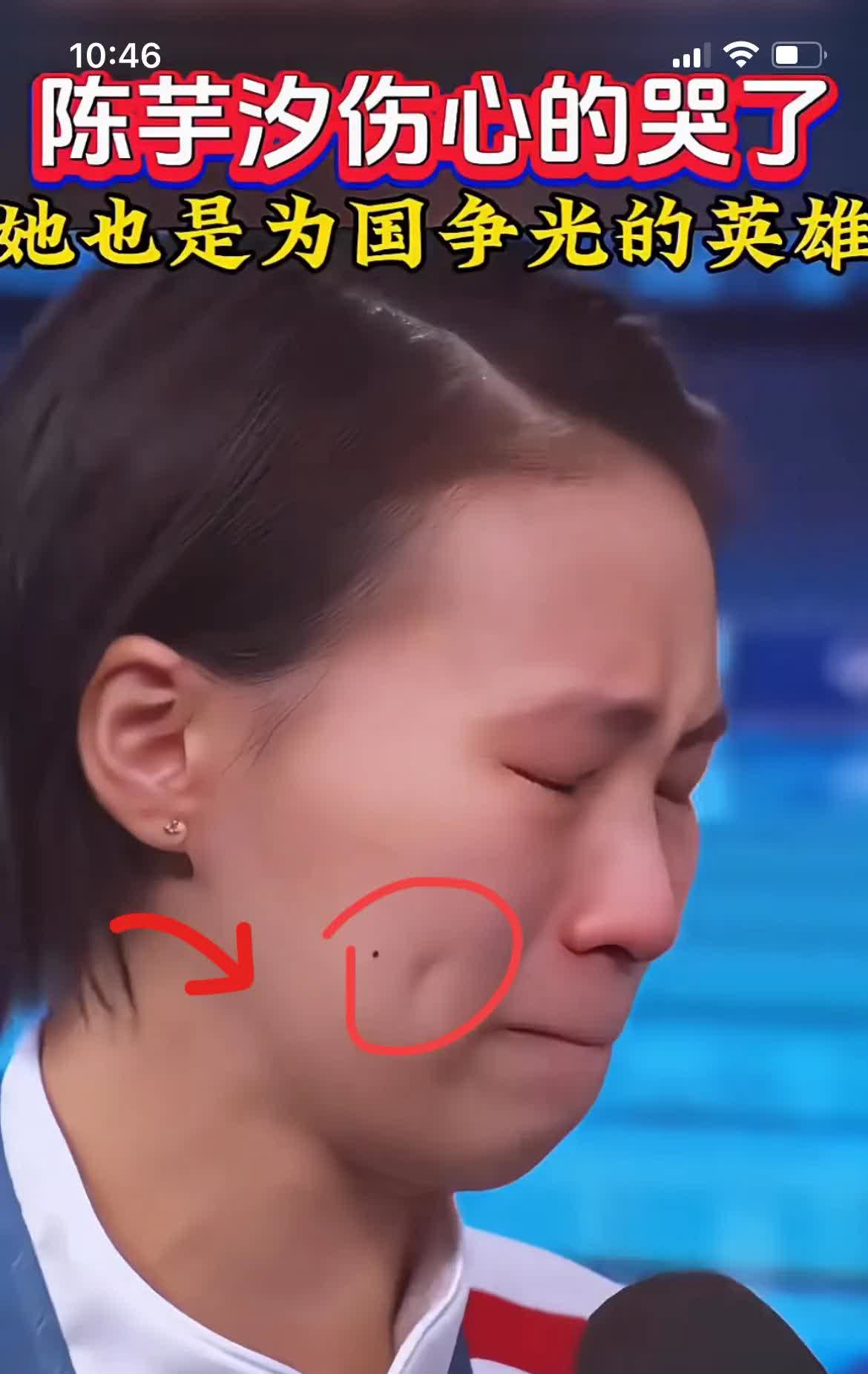 这对跳水双子星太戳泪点了！领奖台上，全红婵踮起脚尖细心给陈芋汐整理奖牌带