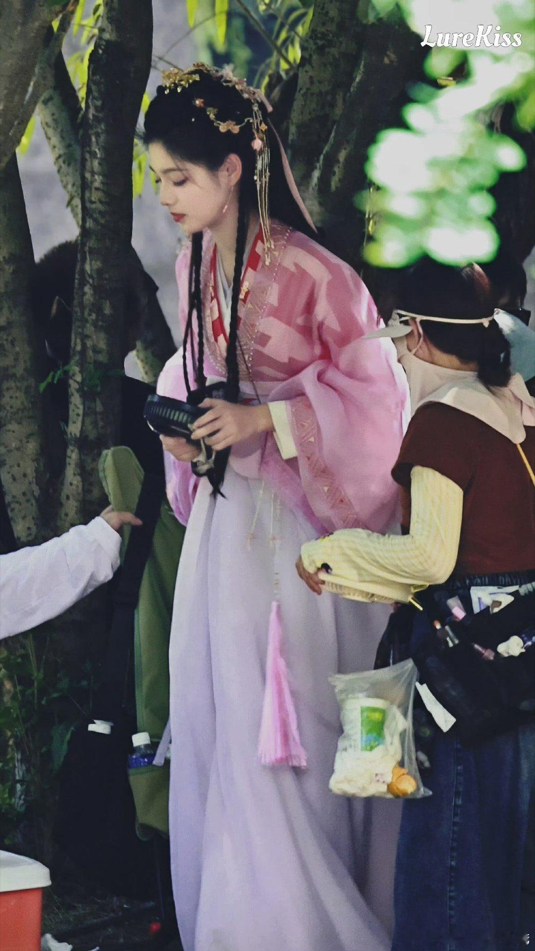 只有艾米才让我相信了古代的小女孩出落的标志水灵[抱抱][抱抱][抱抱]太美萌了谁