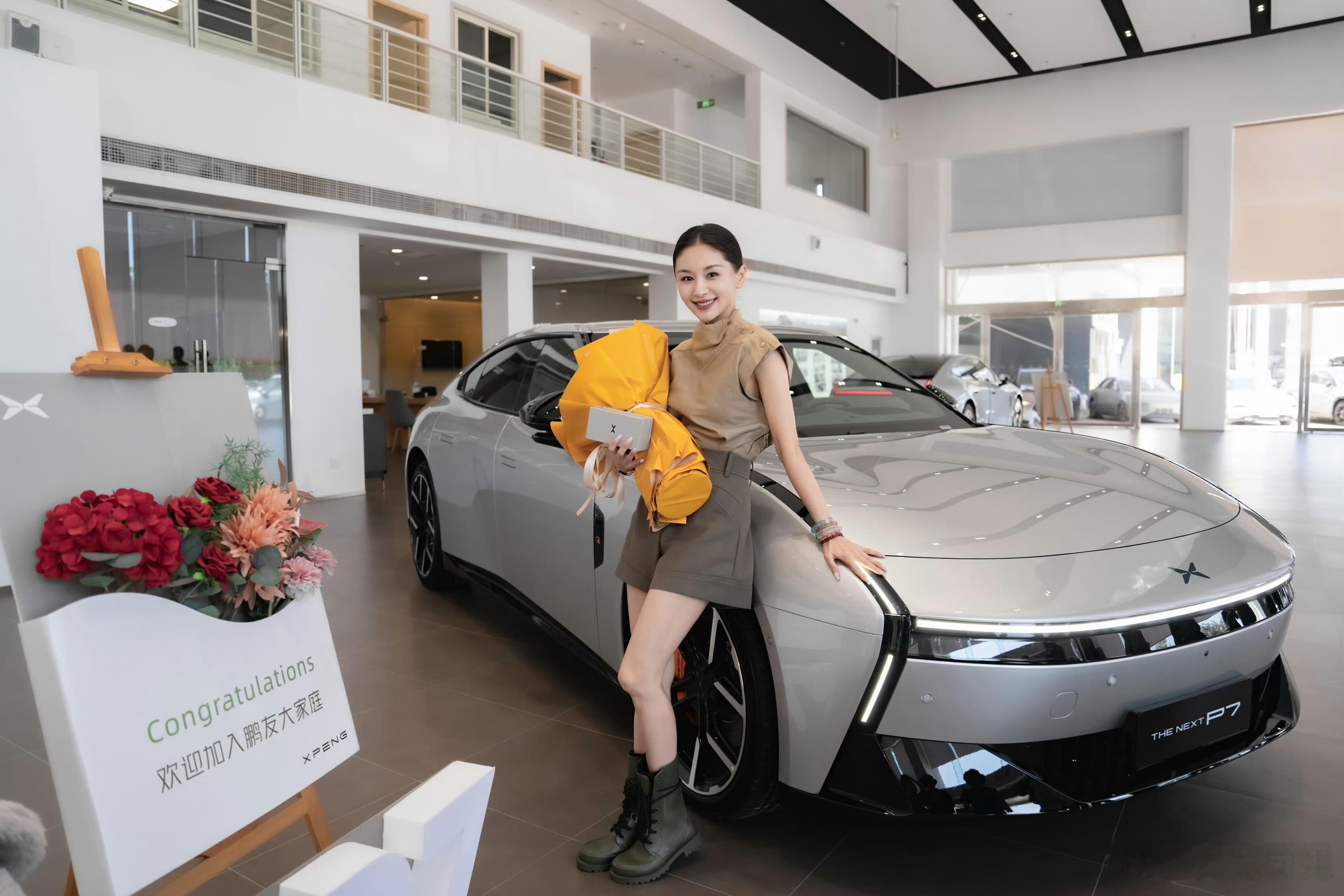 王子文现身小鹏门店提新P7我没看错吧！王子文也在小鹏提车🤩新小鹏P7怎么那
