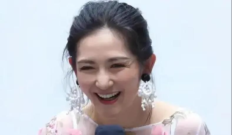 谢娜借了包文婧15万，转手还了3万，被全网骂了4年“吃相难看”，直到2023年她才在节目里说出真相。