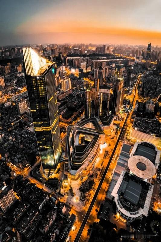 无锡今年逛街简直太畅快啦，不用再在三阳广场人挤人！2025年12月，恒隆签下