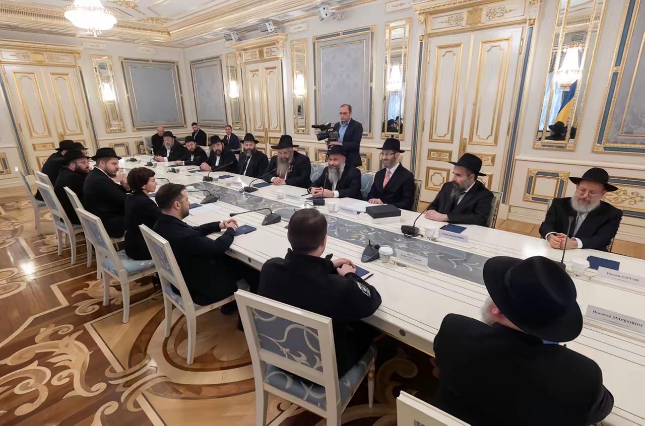 总统有力量，犹太有希望，乌克兰的斯拉夫人正在前线当炮灰，而乌克兰的犹太人，和总统