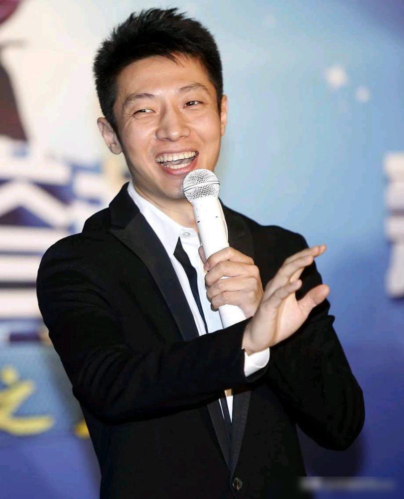 别再吹北大了，网友早就烦了。看看早期评论：“北大才女靠自黑走红？浪费教育