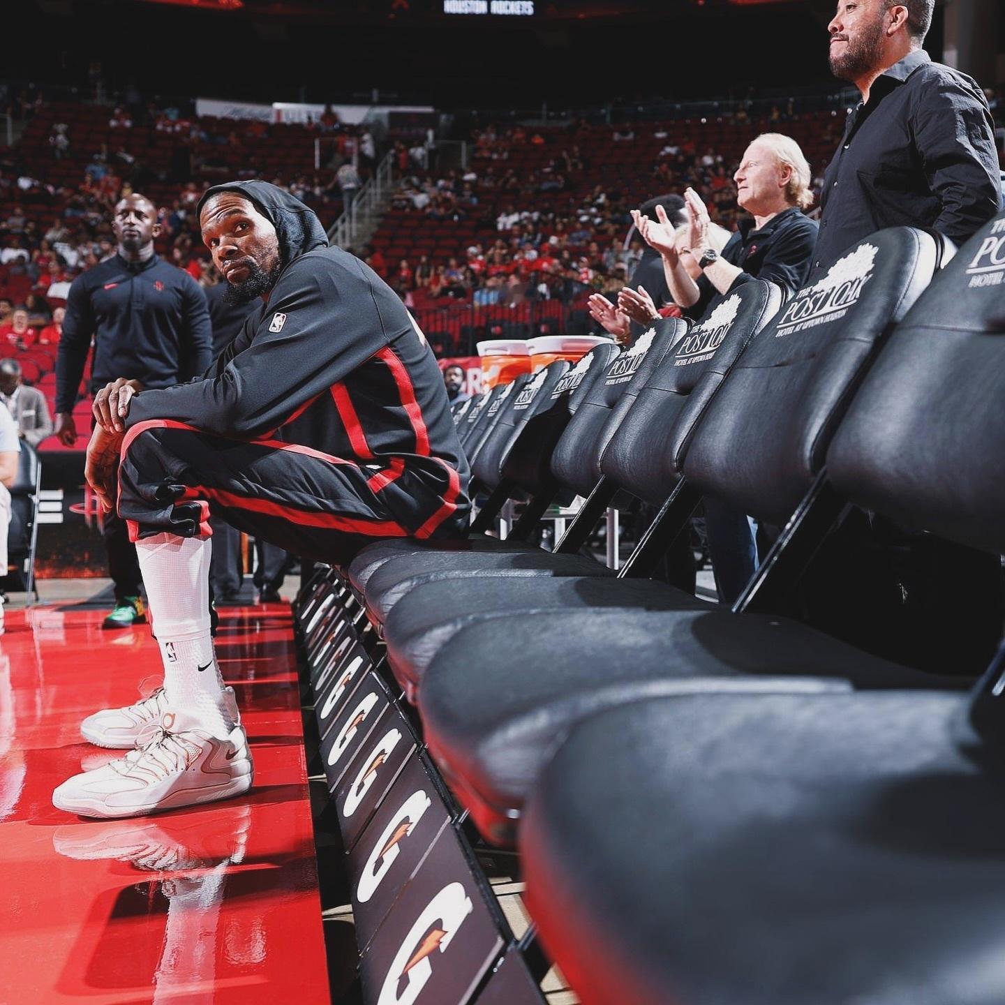 杜兰特谈NBA2K：“我之前还在打3V3模式，我只会打在线的，我不能够告诉你们我