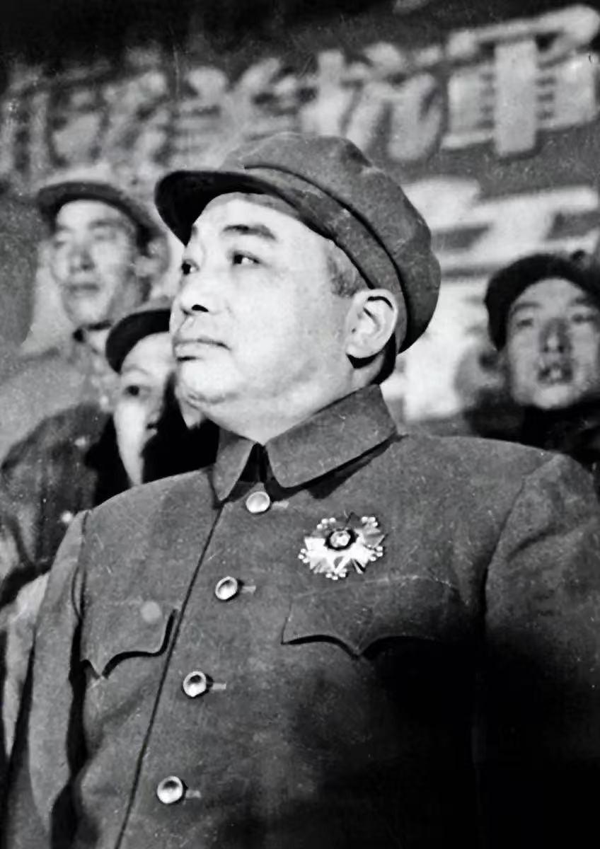 1951年，10万志愿军被美军包饺子，一向淡定自若的彭老总心急如焚连忙向毛主席求