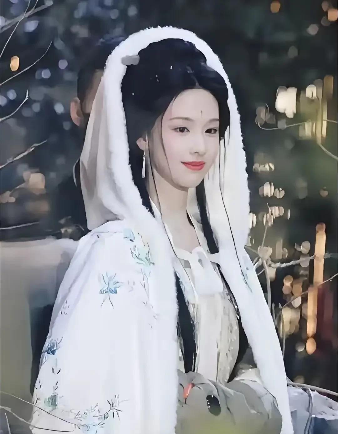 郑晓龙《红楼梦》林黛玉定角：陈都灵，周也。请问你支持谁？我说，我谁都不支持