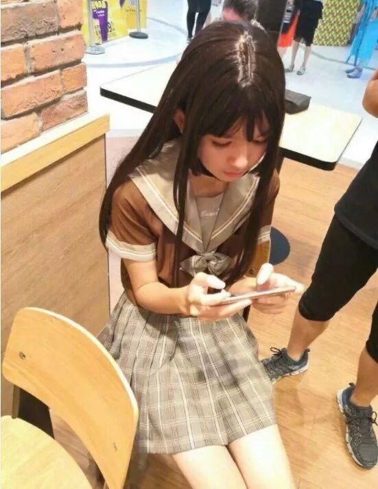 话说我今天见到一个妹子，直到她进了厕所……