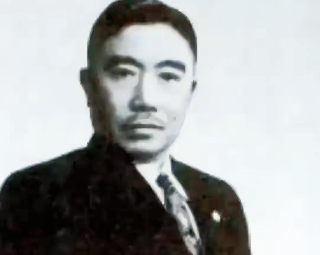 他是军统正局长，一生暗中帮我党，死后破例葬入八宝山，民族脊梁！1942年，