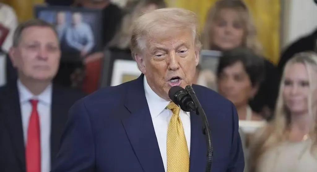 美国总统特朗普总是语不惊人，死不休！这时候他要爆料奥巴马事件的内幕。他曾经告诉大