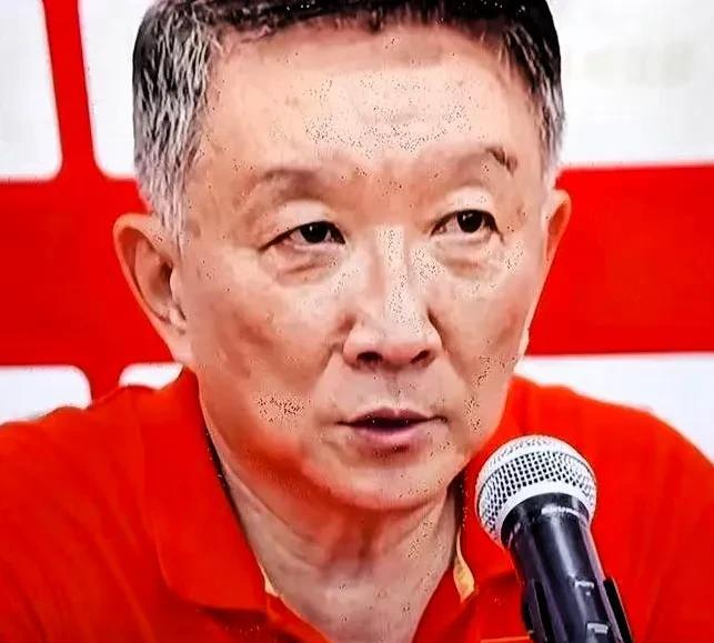女篮主帅宫鲁鸣赛前说大话：称日本队打的很无能，结果两极反转，女篮亚洲杯半决赛，被